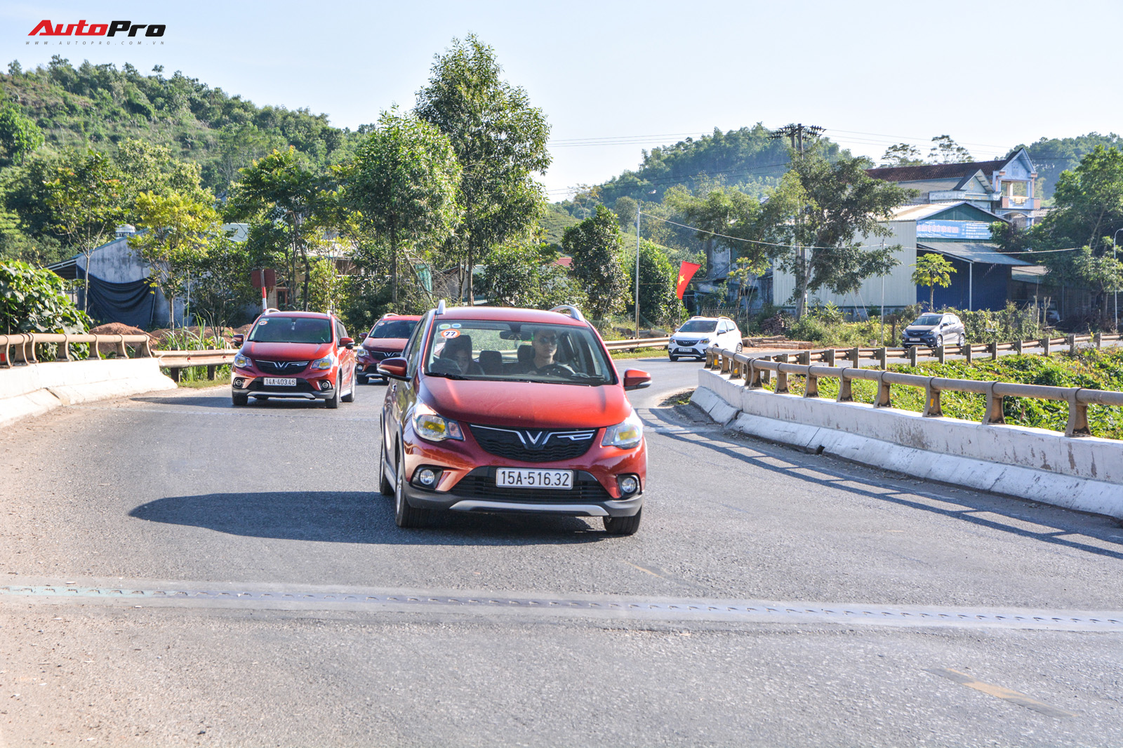 Vượt hơn 300km tới Hà Giang, dàn xe VinFast khiến ai cũng hiếu kỳ: Nhìn theo chỉ trỏ, thậm chí có người tiến lại gõ vỏ xe - Ảnh 9.