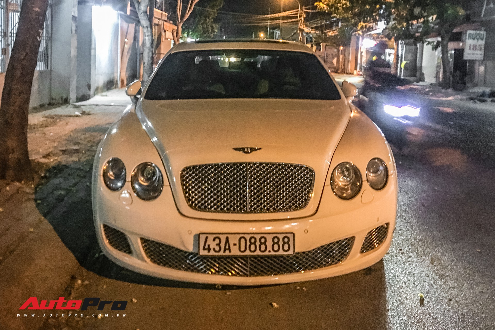Video Bentley CFS 2007 độ như bản 2016 ở Việt Nam  Sieuxevietnam