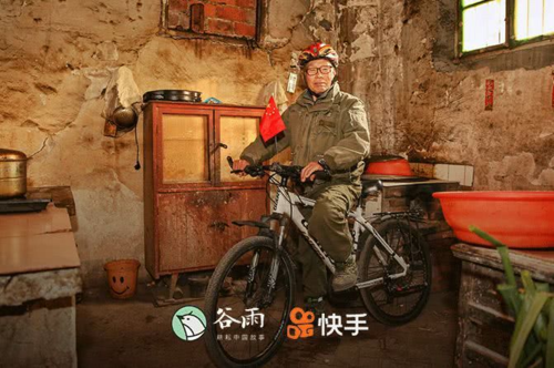 Đợi vợ con say ngủ, lão nông 73 tuổi đạp xe chu du khắp thế giới suốt 10 năm - Ảnh 1.