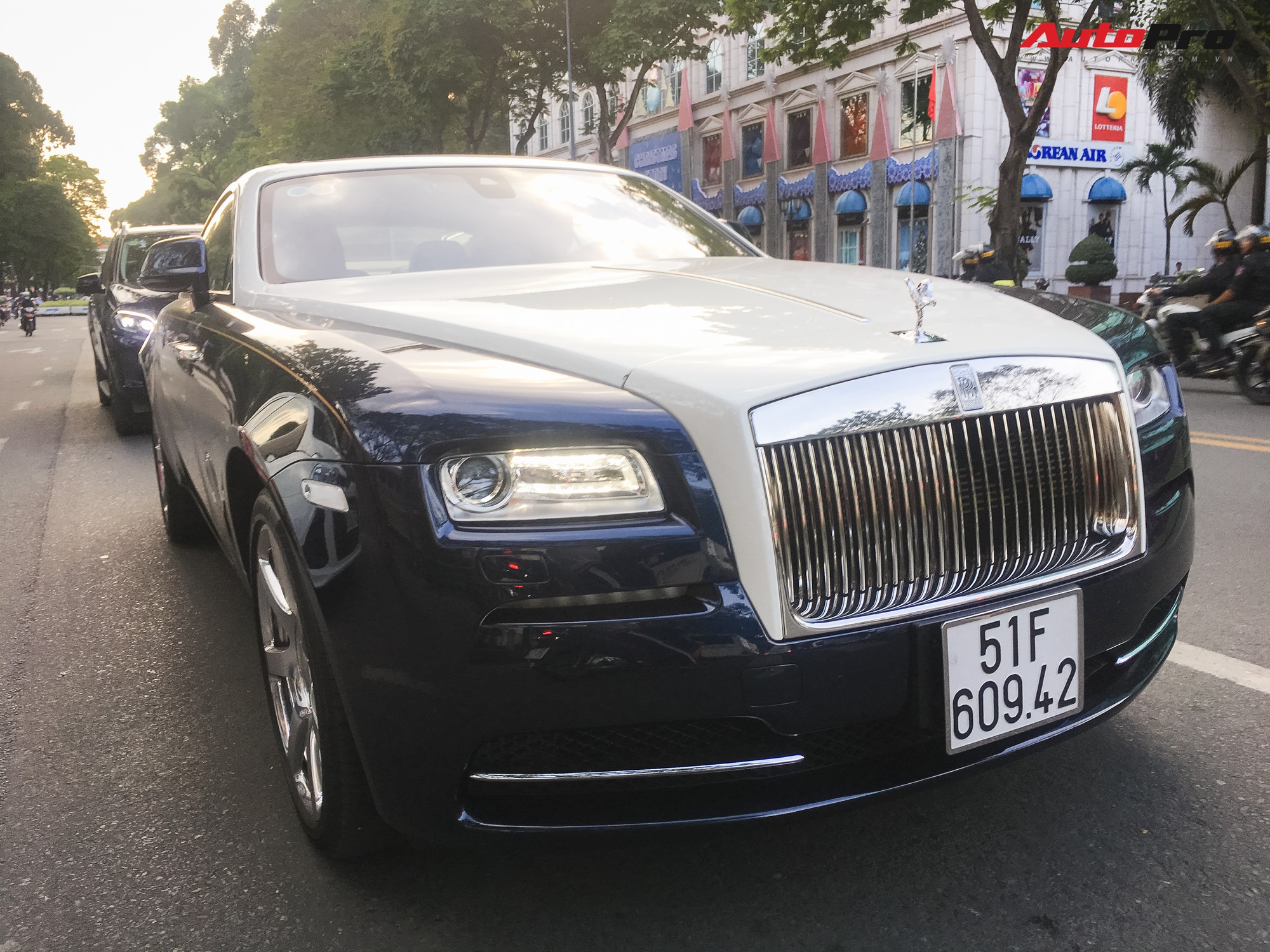 Đây là RollsRoyce Wraith thuộc bộ sưu tập hầm gửi xe triệu đô với chi  tiết thu hút nhiều sự chú ý