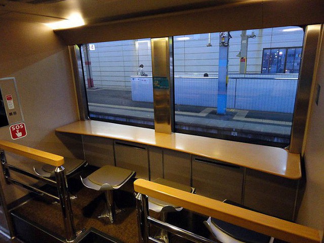 Căn hộ di động xuyên đêm ở Nhật Bản: Bên ngoài cũ kĩ đơn sơ, bên trong nội thất tiện nghi bất ngờ - Ảnh 13.