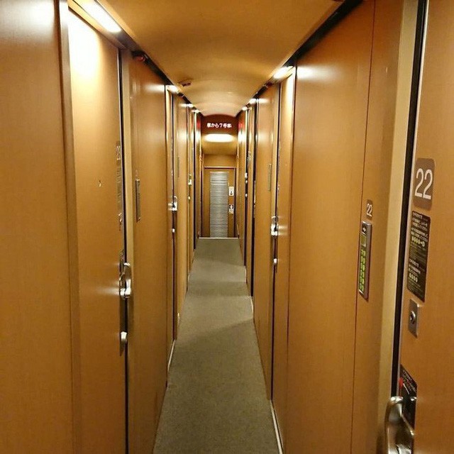 Căn hộ di động xuyên đêm ở Nhật Bản: Bên ngoài cũ kĩ đơn sơ, bên trong nội thất tiện nghi bất ngờ - Ảnh 14.