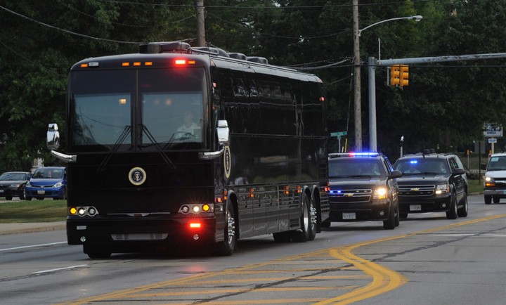 Ngắm siêu xe buýt của Tổng thống Mỹ - Ảnh 6.