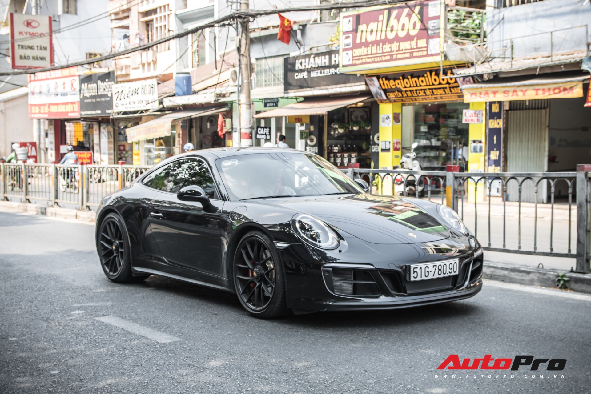 Đại gia Sài Gòn ra biển cho Porsche 911 Carrera GTS thứ tư Việt Nam Đại gia Sài Gòn ra biển cho Porsche 911 Carrera GTS thứ tư Việt Nam