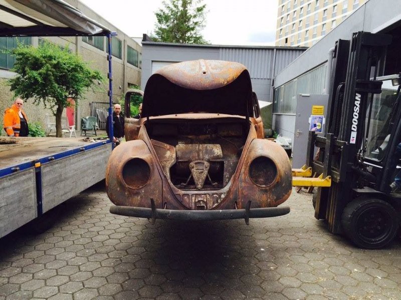 Volkswagen Beetle lâu đời nhất thế giới bị thiêu rụi hoàn toàn nhưng được phục chế đẹp như mới - Ảnh 3. Volkswagen Beetle lâu đời nhất thế giới bị thiêu rụi hoàn toàn nhưng được phục chế đẹp như mới - Ảnh 3.
