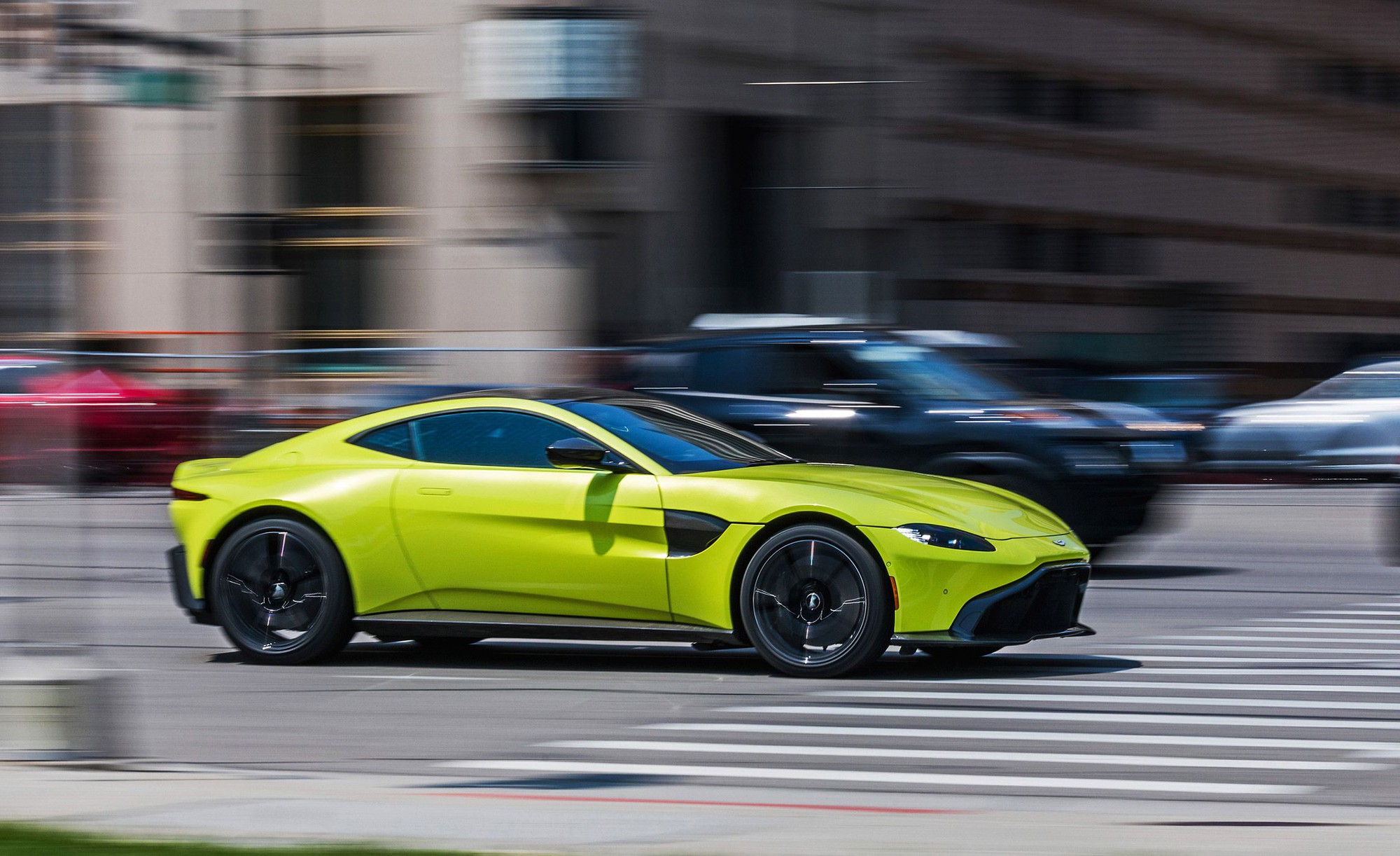 Aston Martin nhá hàng siêu xe V12 mui trần - Ảnh 1. Aston Martin nhá hàng siêu xe V12 mui trần - Ảnh 1.