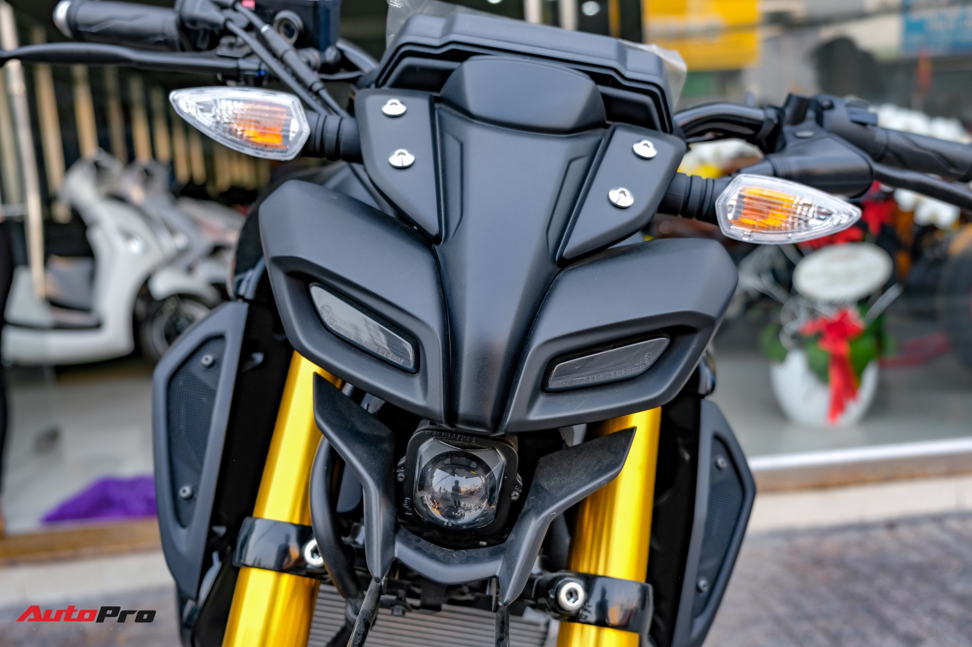 Yamaha âm thầm ra mắt naked bike MT15 giá 57 triệu đồng