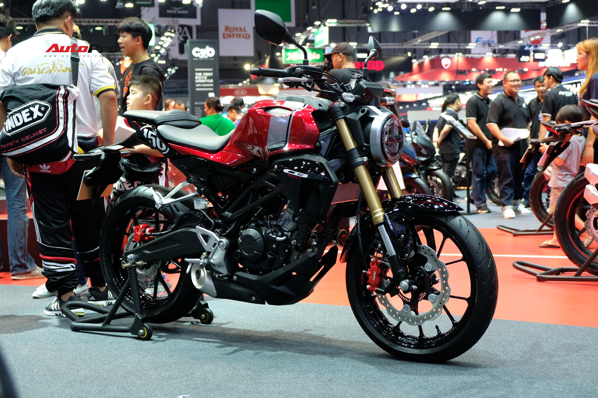 Honda CB150R phiên bản mới ra mắt tại Thái Lan