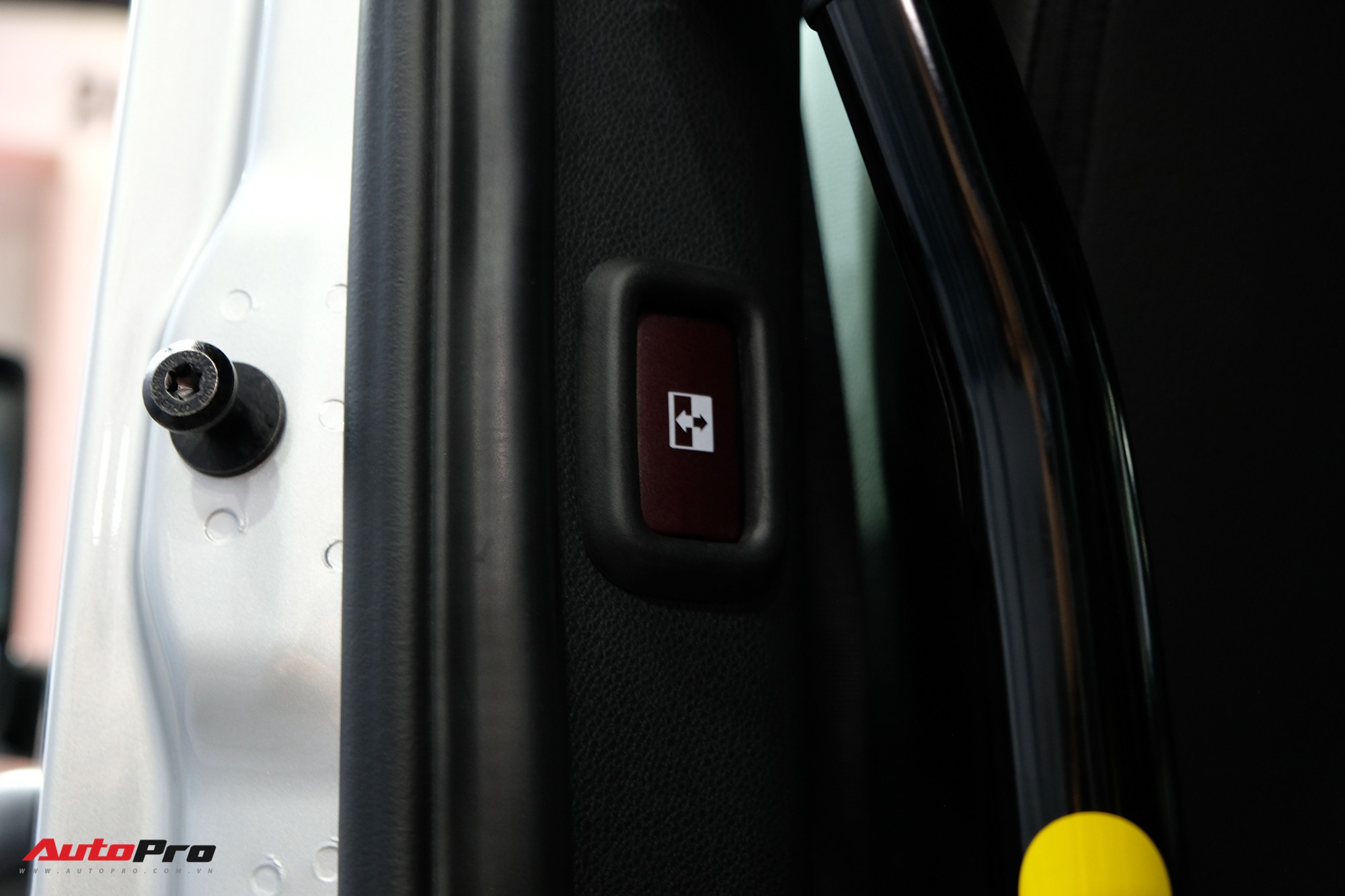 Đ&aacute;nh gi&aacute; nhanh Mercedes-Benz Sprinter 2019: Sang xịn như E-Class, treo kh&iacute; n&eacute;n, giải tr&iacute; MBUX, gi&aacute; hơn 2,7 tỷ đồng - Ảnh 14.