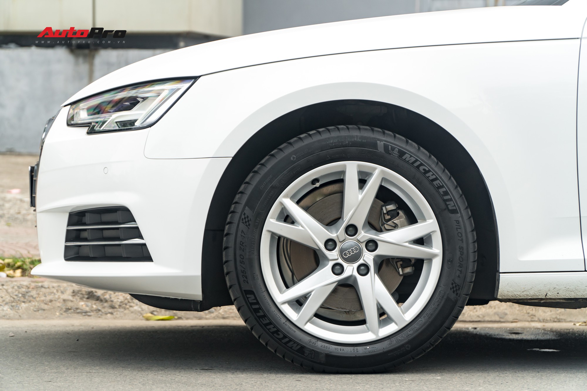 Giữ như mới nhưng đây là số tiền chủ xe Audi A4 đã mất sau 30.000 km đầu tiên - Ảnh 3. Giữ như mới nhưng đây là số tiền chủ xe Audi A4 đã mất sau 30.000 km đầu tiên - Ảnh 3.