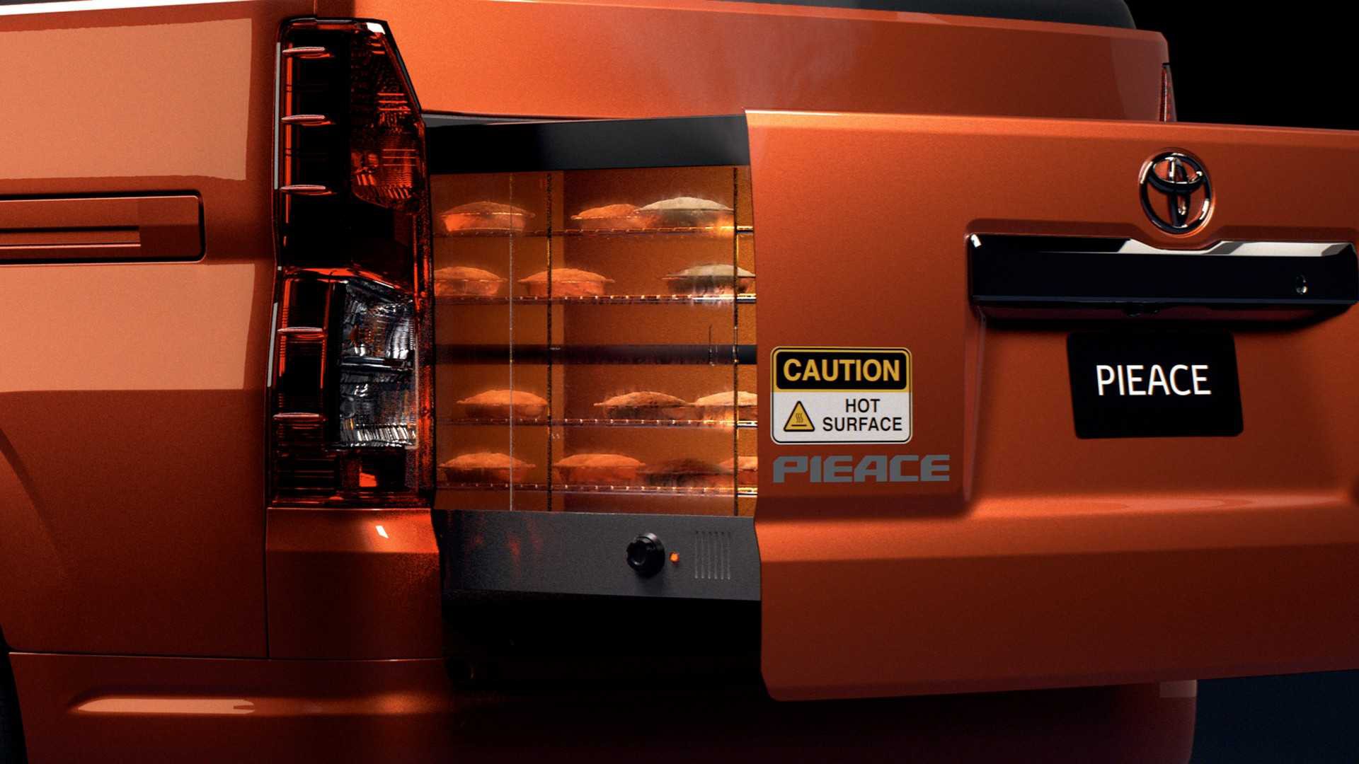 Toyota bất ngờ trình làng 'cá mập' Hiace mui trần
