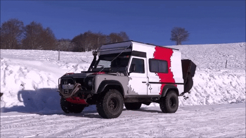 Chiếc Land Rover Defender này có thể biến hình thành căn hộ tiện nghi chỉ trong 43 giây - Ảnh 1.