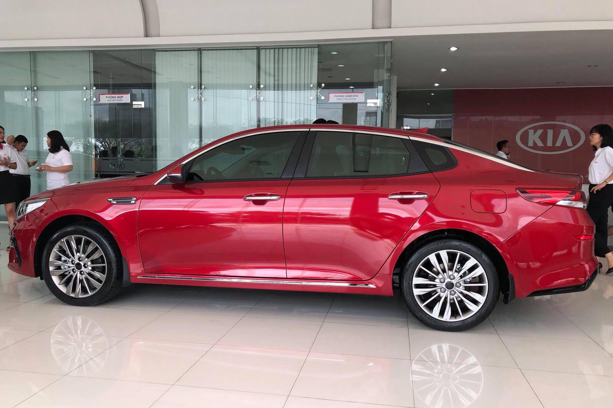 Kia Optima 2019 красная