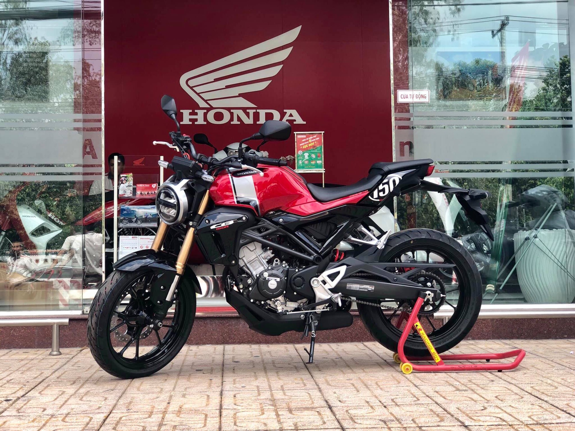 Honda CB150R vừa ra mắt tại Việt Nam có gì đặc biệt