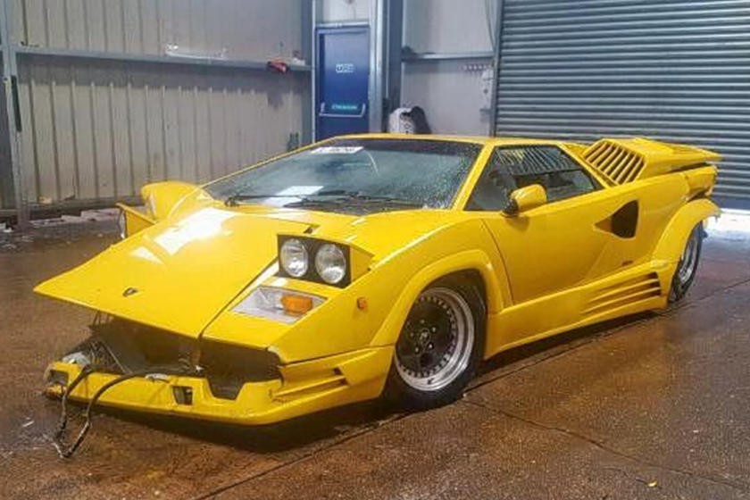 Chiếc Lamborghini Countach phiên bản đặc biệt này chỉ có giá 120 triệu đồng  nhưng bạn có dám thử vận may?