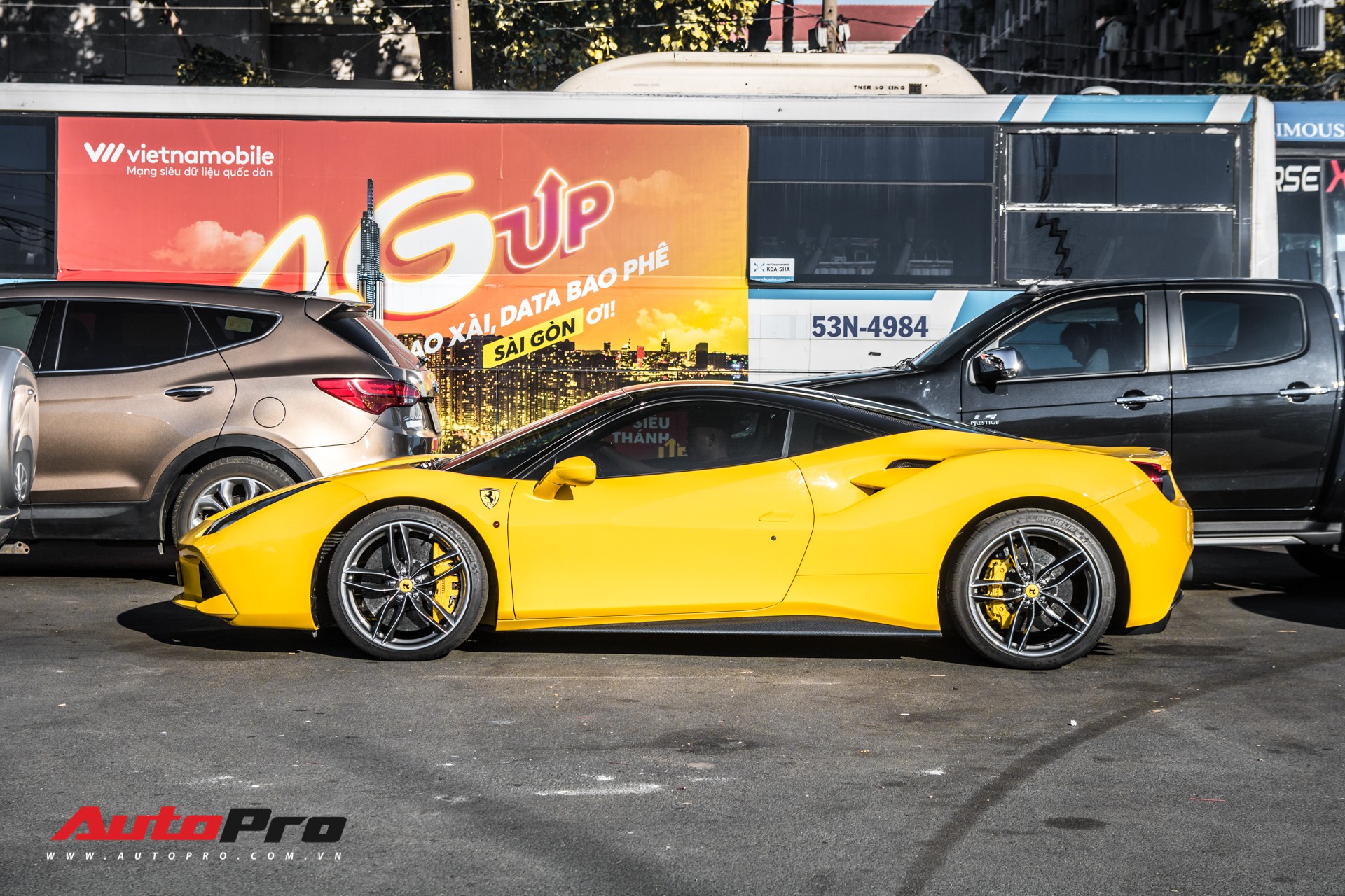 Ferrari 488 Gtb Màu Vàng óng Từng Của đại Gia Bình Dương Tìm