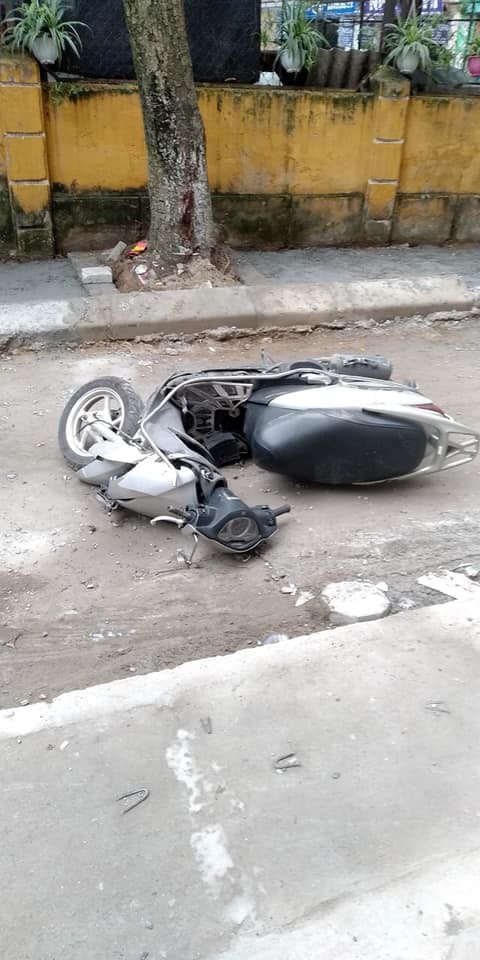 CLIP: Hiện trường vụ nữ tài xế lùi ô tô cán tử vong một người đi xe máy trên phố Hà Nội - Ảnh 6.
