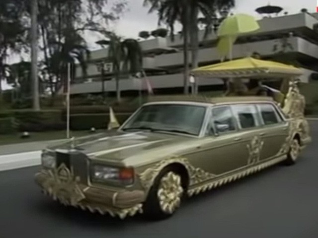Sở hữu 500 siêu xe Rolls-Royce, Quốc vương Brunei sống xa hoa như thế nào? - Ảnh 14.