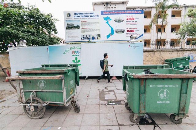 Nhiều tuyến phố ở Hà Nội xuất hiện những ngôi nhà di động cho xe rác - Ảnh 4.