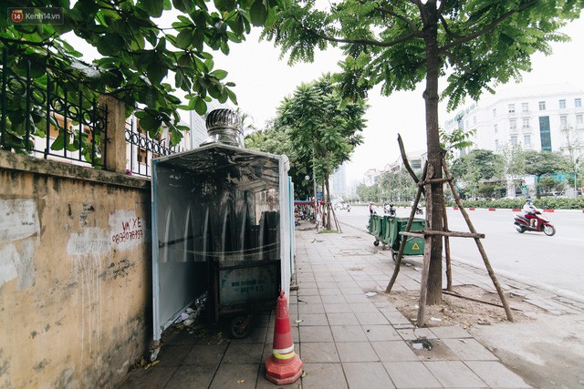 Nhiều tuyến phố ở Hà Nội xuất hiện những ngôi nhà di động cho xe rác - Ảnh 7.