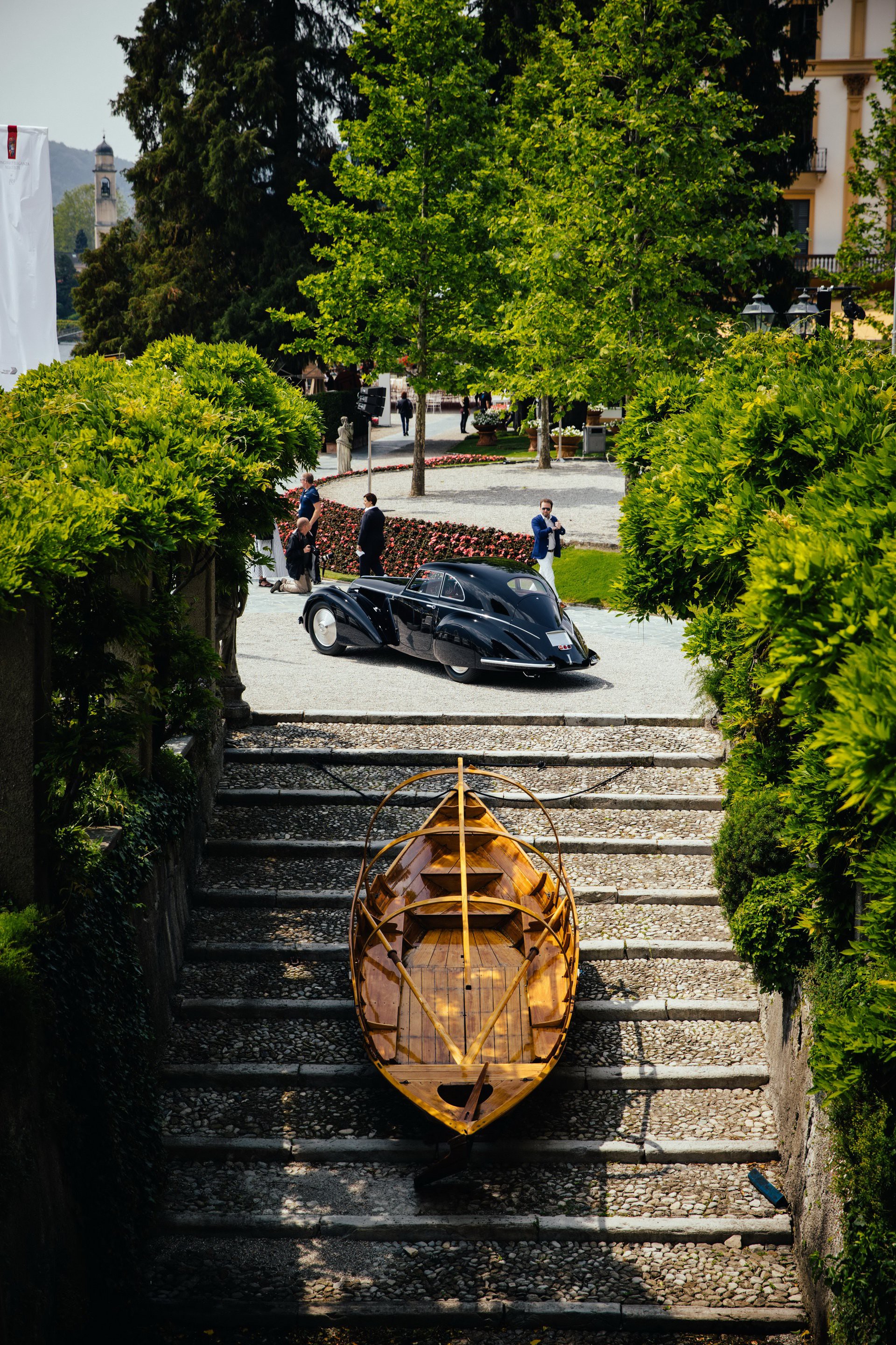 This classic car was just voted as the most beautifully designed car at the event featuring Bugatti La Voiture Noire - Photo 7. This classic car was just voted as the most beautifully designed car at the event featuring Bugatti La Voiture Noire - Photo 7.
