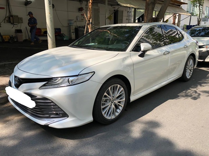 Chi tiết xe Toyota Camry 20G 2019 tại Việt Nam