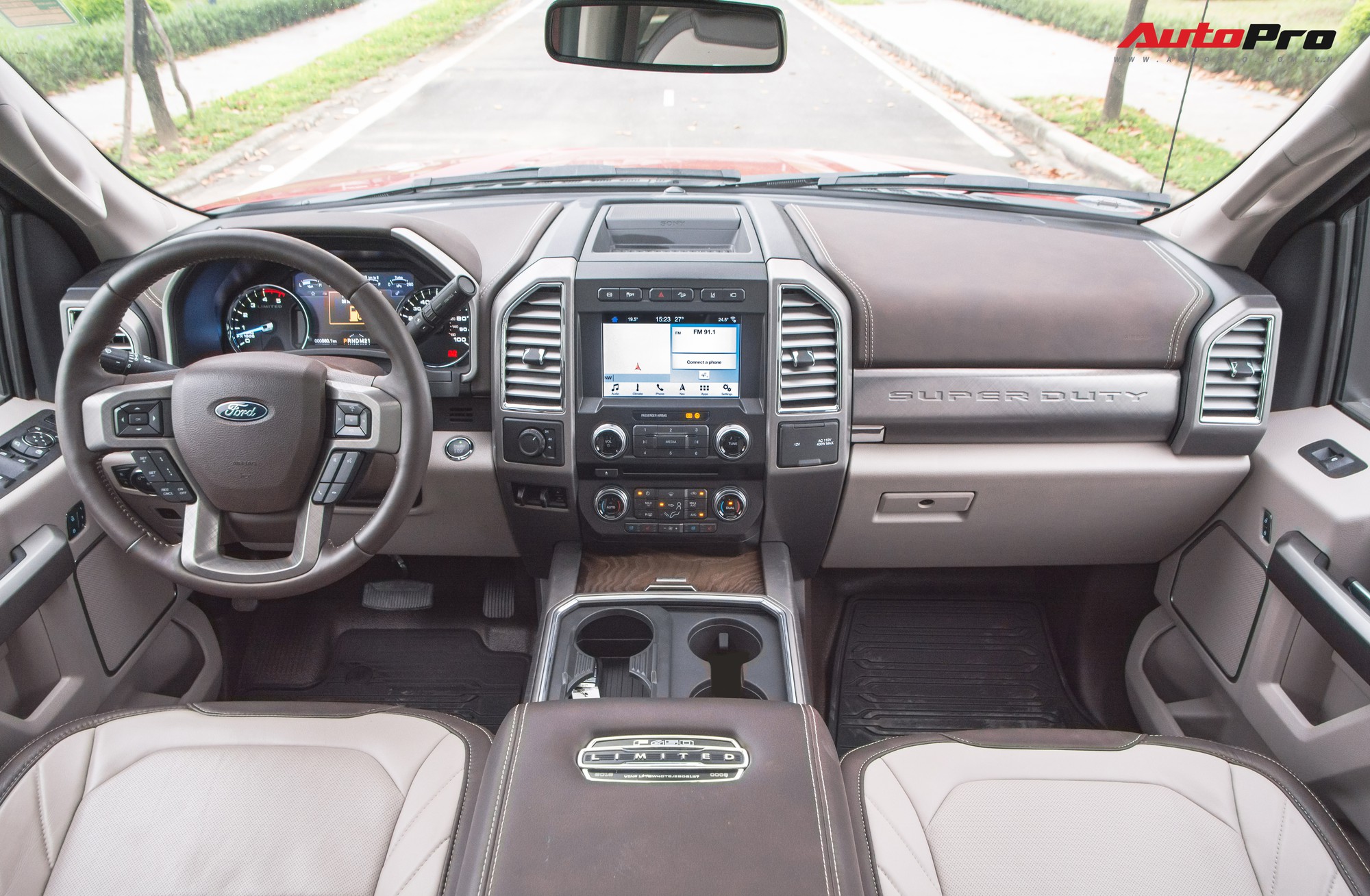 Đại gia hoa lan Bình Phước tậu Ford F-450 Limited Super Duty cực khủng tại Việt Nam: Xe bán tải dài gần 7 mét có giá bán hơn 6 tỷ đồng - Ảnh 4.