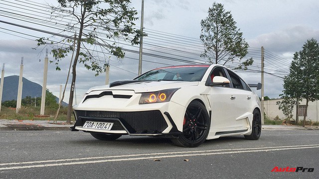 Dân chơi Việt chế “siêu xe” Lamborghini từ... Kia Cerato, Hyundai Accent và Chevrolet Cruze - Ảnh 5. Dân chơi Việt chế “siêu xe” Lamborghini từ... Kia Cerato, Hyundai Accent và Chevrolet Cruze - Ảnh 5.