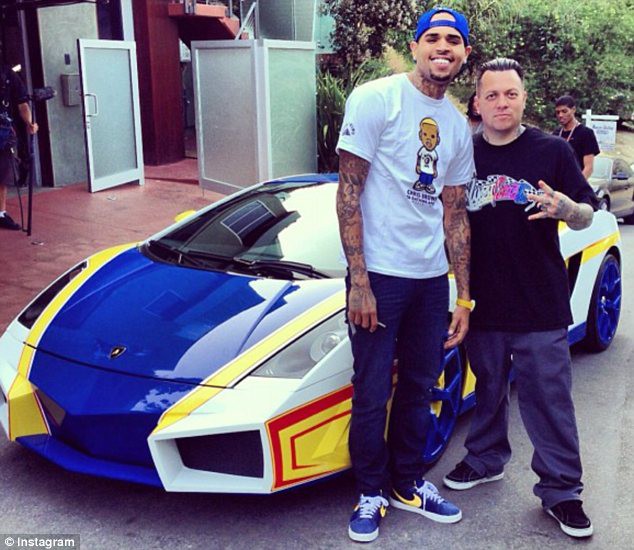 Chris Brown độ Lamborghini đổi màu như tắc kè hoa làm người hâm mộ trầm trồ - Ảnh 7.