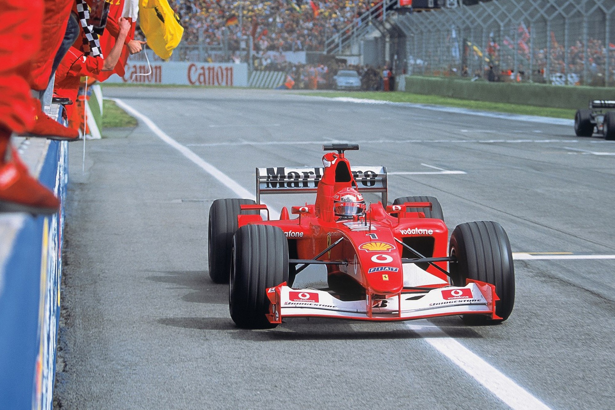Xe đua Ferrari huyền thoại gắn liền với mùa giải thành công nhất của Michael Schumacher được đem đấu giá
