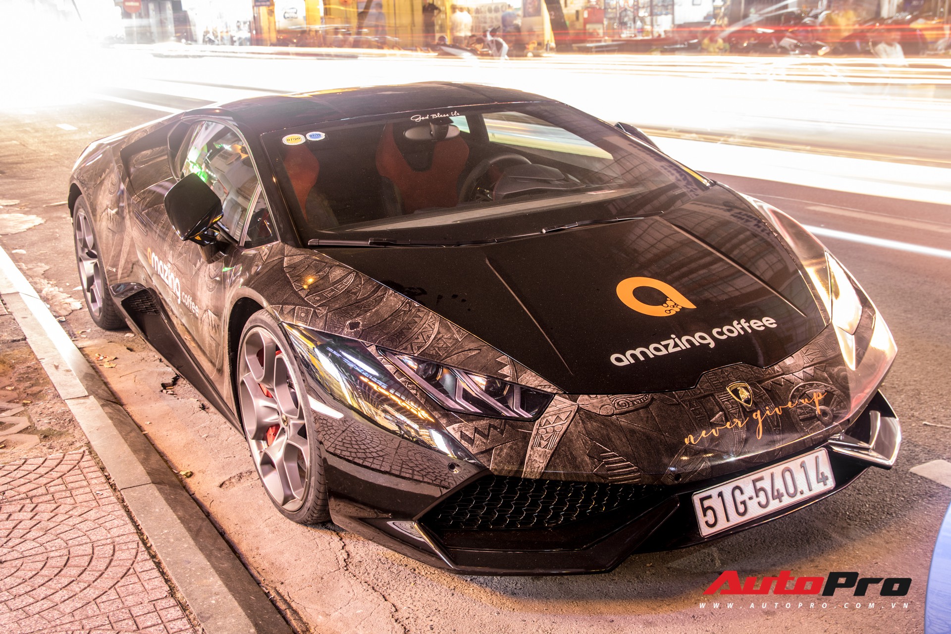 Bitcoin lên đỉnh, bộ tứ đại gia tiền số Sài Gòn họp mặt bằng siêu xe và xe  thể thao đắt tiền