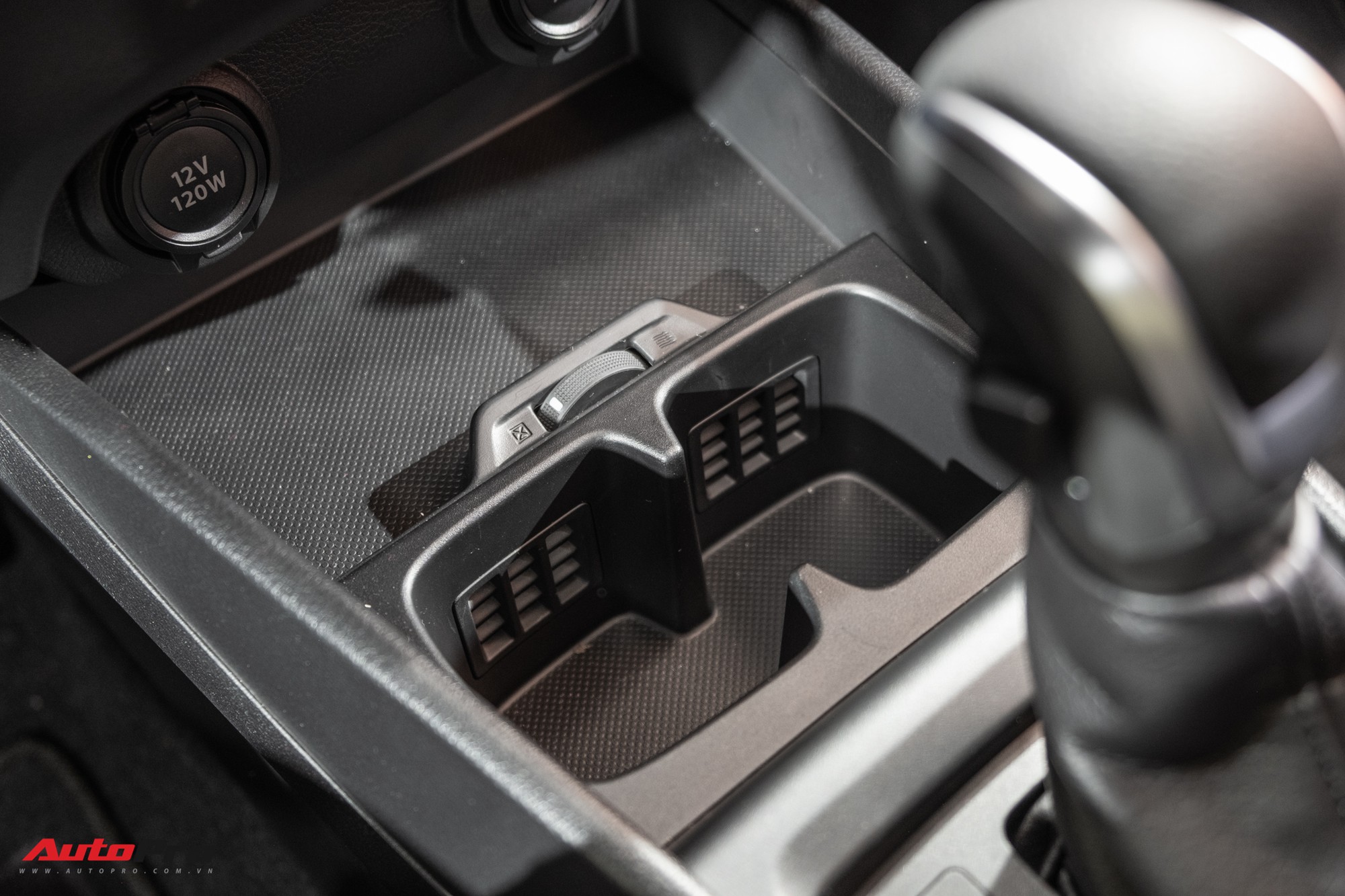 Khám phá chi tiết Suzuki Ertiga 2019 - Xe 7 chỗ rẻ nhất Việt Nam vừa ra mắt - Ảnh 12. Khám phá chi tiết Suzuki Ertiga 2019 - Xe 7 chỗ rẻ nhất Việt Nam vừa ra mắt - Ảnh 12.