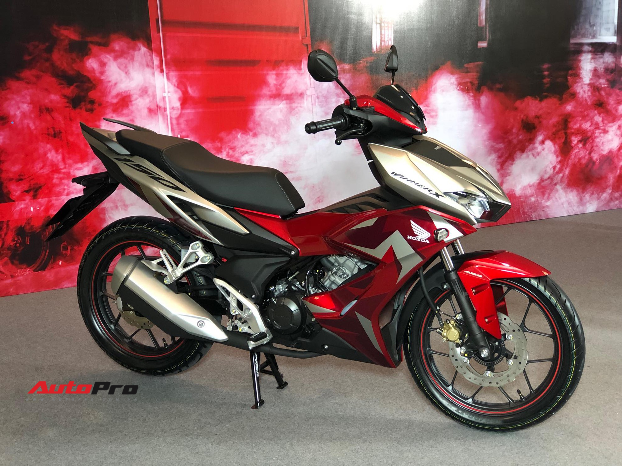 Trên yên Winner X Sport 2020 màu mới đã có giá bán tại các Head Honda   Motosaigon