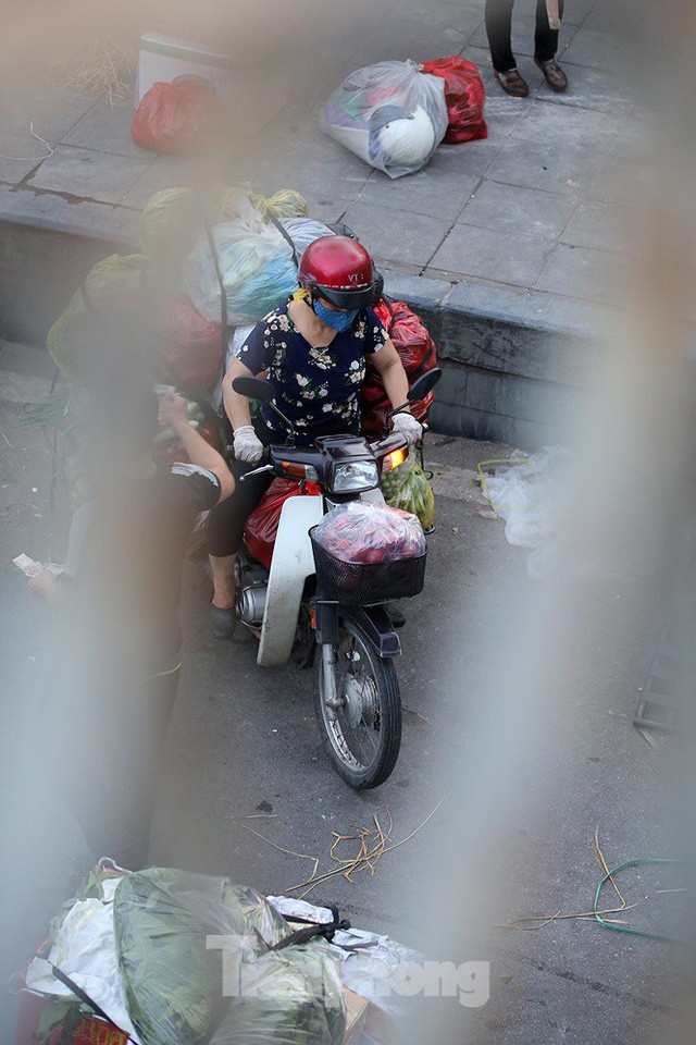 Hà Nội đề xuất cấm xe máy: Người dân lao động lo mất cần câu cơm’ - Ảnh 9.