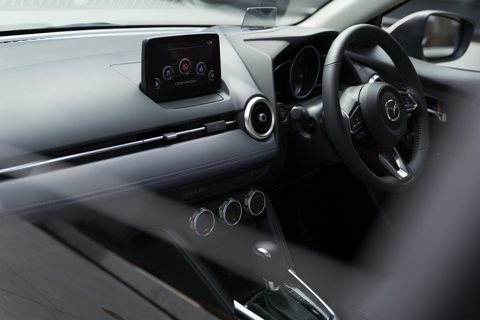 Ra mắt Mazda2 phiên bản mới: Thay thiết kế, thêm công nghệ để đấu Toyota Yaris - Ảnh 7. Ra mắt Mazda2 phiên bản mới: Thay thiết kế, thêm công nghệ để đấu Toyota Yaris - Ảnh 7.