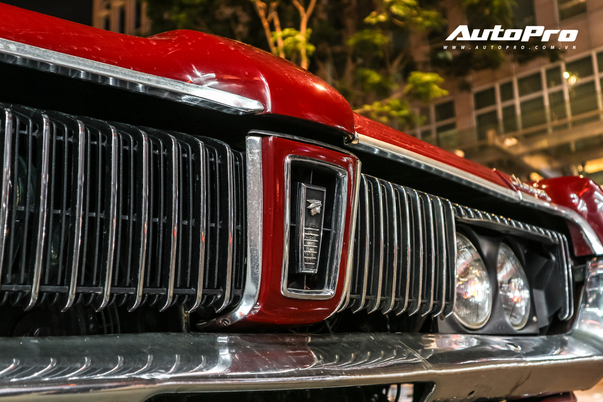 Spotted the latest billion-dollar old car of rapper Binz in Saigon - Photo 5. Spotted the latest billion-dollar old car of rapper Binz in Saigon - Photo 5.