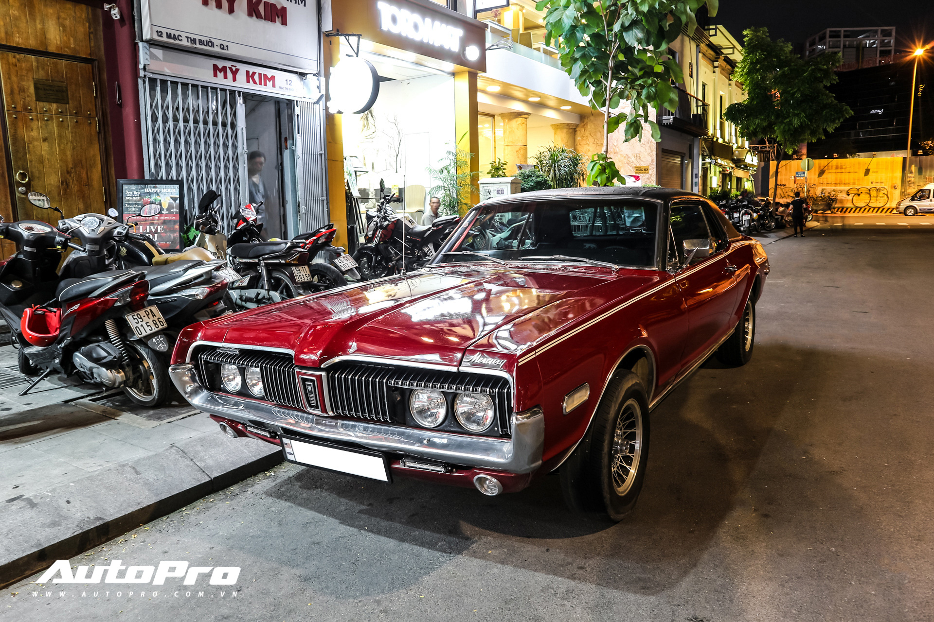 Spotted the latest billion-dollar old car of rapper Binz in Saigon - Photo 6. Spotted the latest billion-dollar old car of rapper Binz in Saigon - Photo 6.
