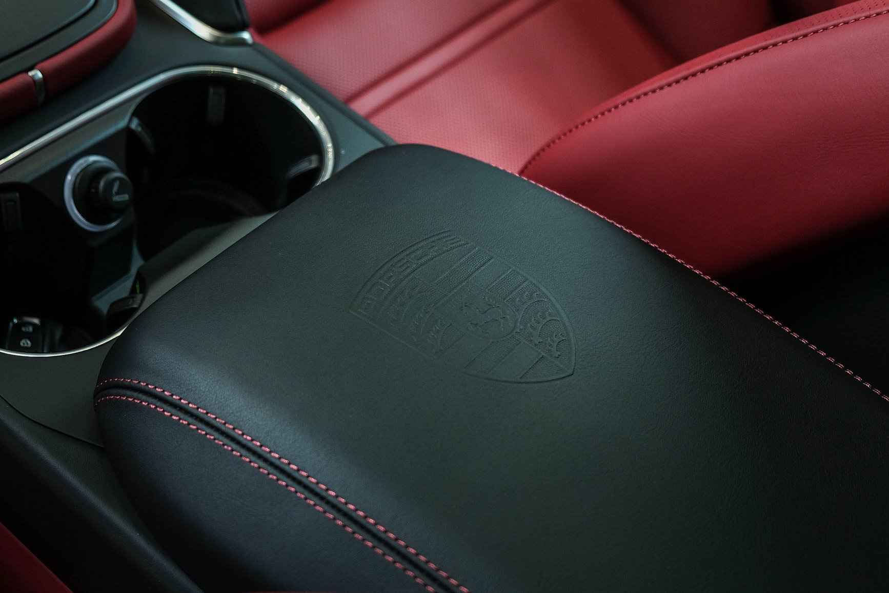 Porsche Cayenne Turbo thế hệ mới đầu tiên Việt Nam giá 9 tỷ đồng sở hữu những option trăm triệu - Ảnh 12. Porsche Cayenne Turbo thế hệ mới đầu tiên Việt Nam giá 9 tỷ đồng sở hữu những option trăm triệu - Ảnh 12.