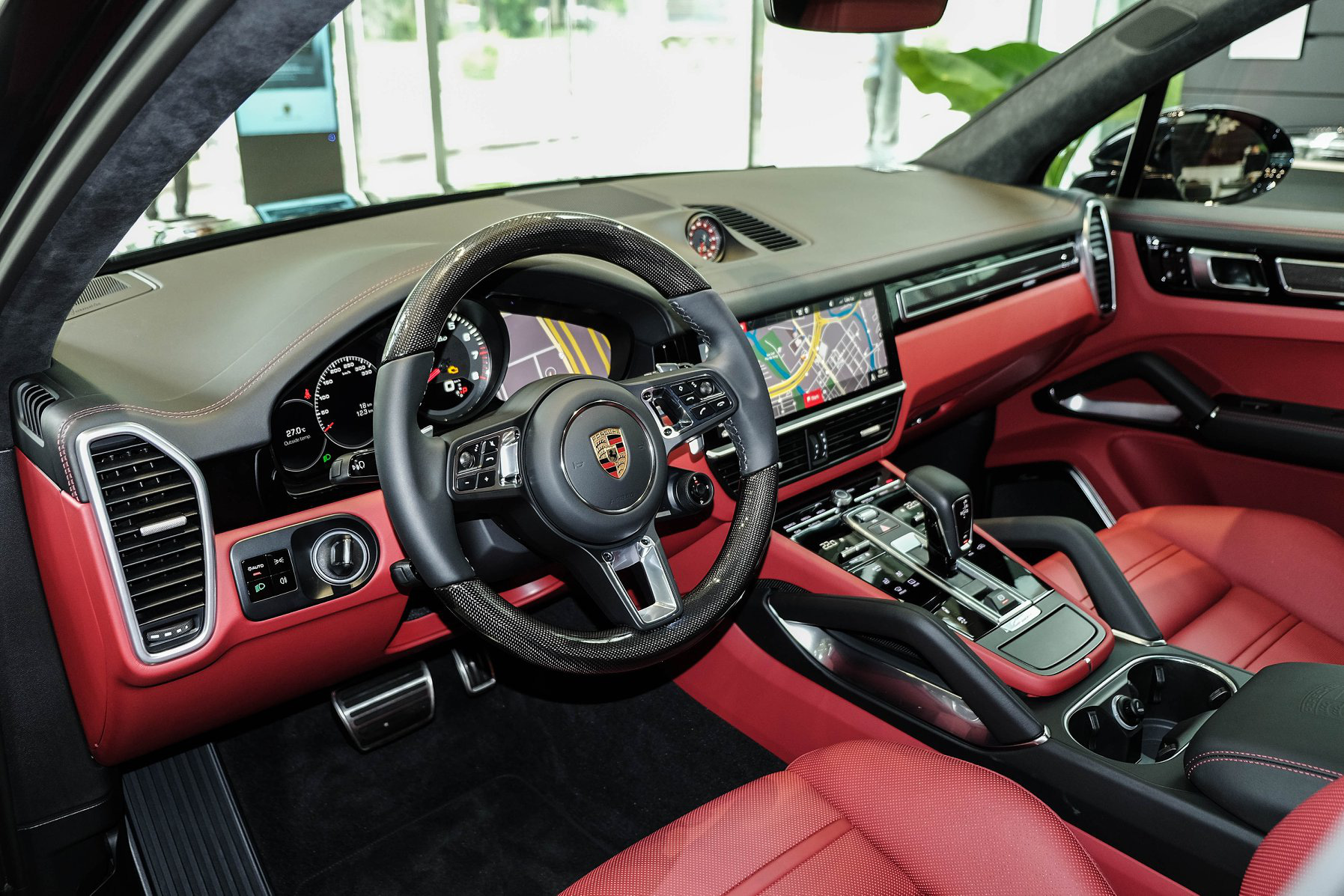 Porsche Cayenne Turbo thế hệ mới đầu tiên Việt Nam giá 9 tỷ đồng sở hữu những option trăm triệu - Ảnh 3. Porsche Cayenne Turbo thế hệ mới đầu tiên Việt Nam giá 9 tỷ đồng sở hữu những option trăm triệu - Ảnh 3.