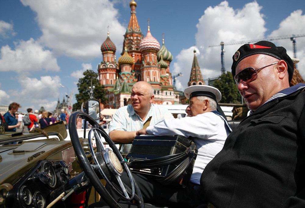Impressed with the gathering of 120 rare - unique - exotic classic cars on the streets of Moscow - Photo 6. Impressed with the gathering of 120 rare - unique - exotic classic cars on the streets of Moscow - Photo 6.