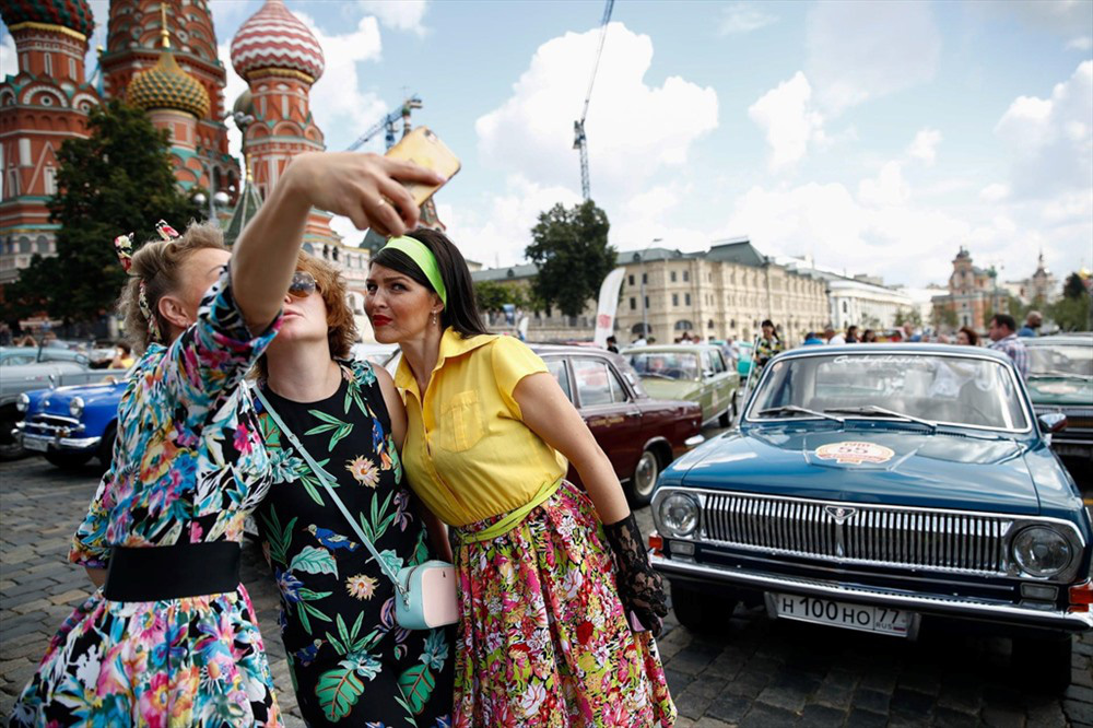 Impressed with the gathering of 120 rare - unique - exotic classic cars on the streets of Moscow - Photo 7. Impressed with the gathering of 120 rare - unique - exotic classic cars on the streets of Moscow - Photo 7.
