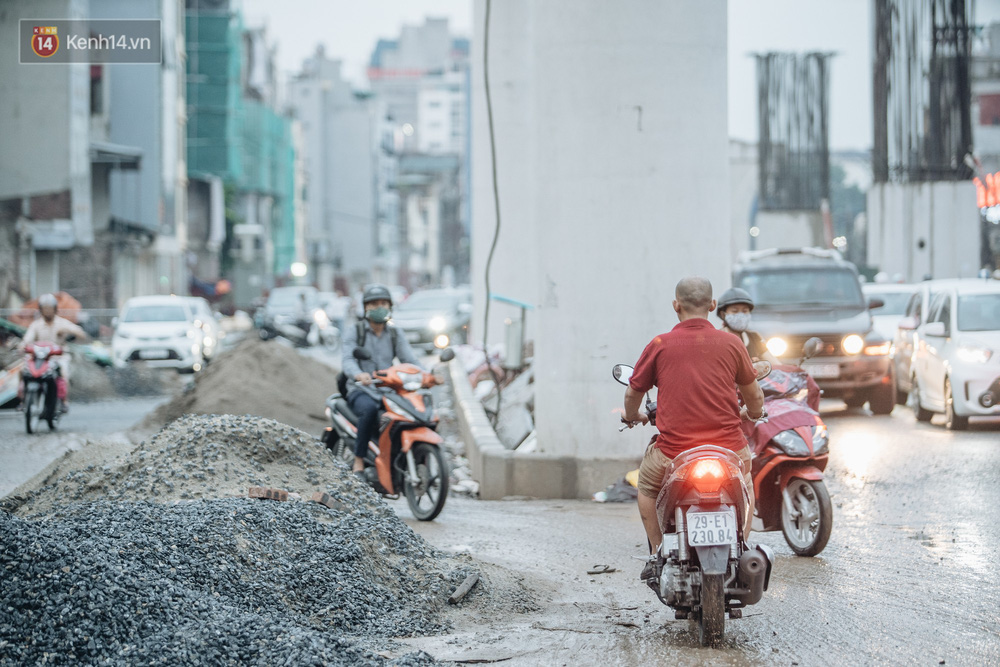 Ảnh: Đại công trường giữa đường Trường Chinh khiến người dân Thủ đô khốn khổ nhiều năm qua - Ảnh 10. Ảnh: Đại công trường giữa đường Trường Chinh khiến người dân Thủ đô khốn khổ nhiều năm qua - Ảnh 10.
