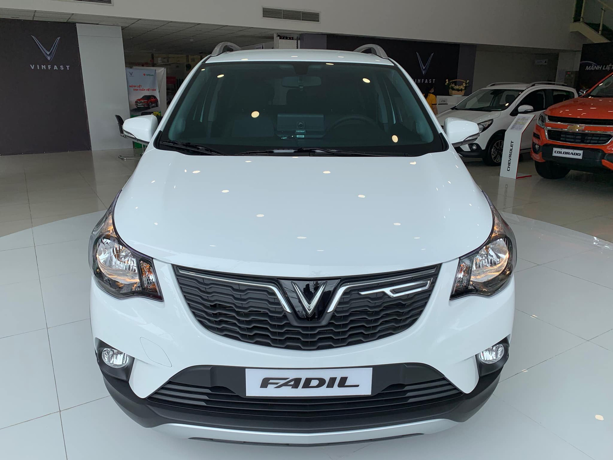 Đại lý tự độ VinFast Fadil phiên bản thể thao bán giá 419 triệu đồng - Ảnh 1.