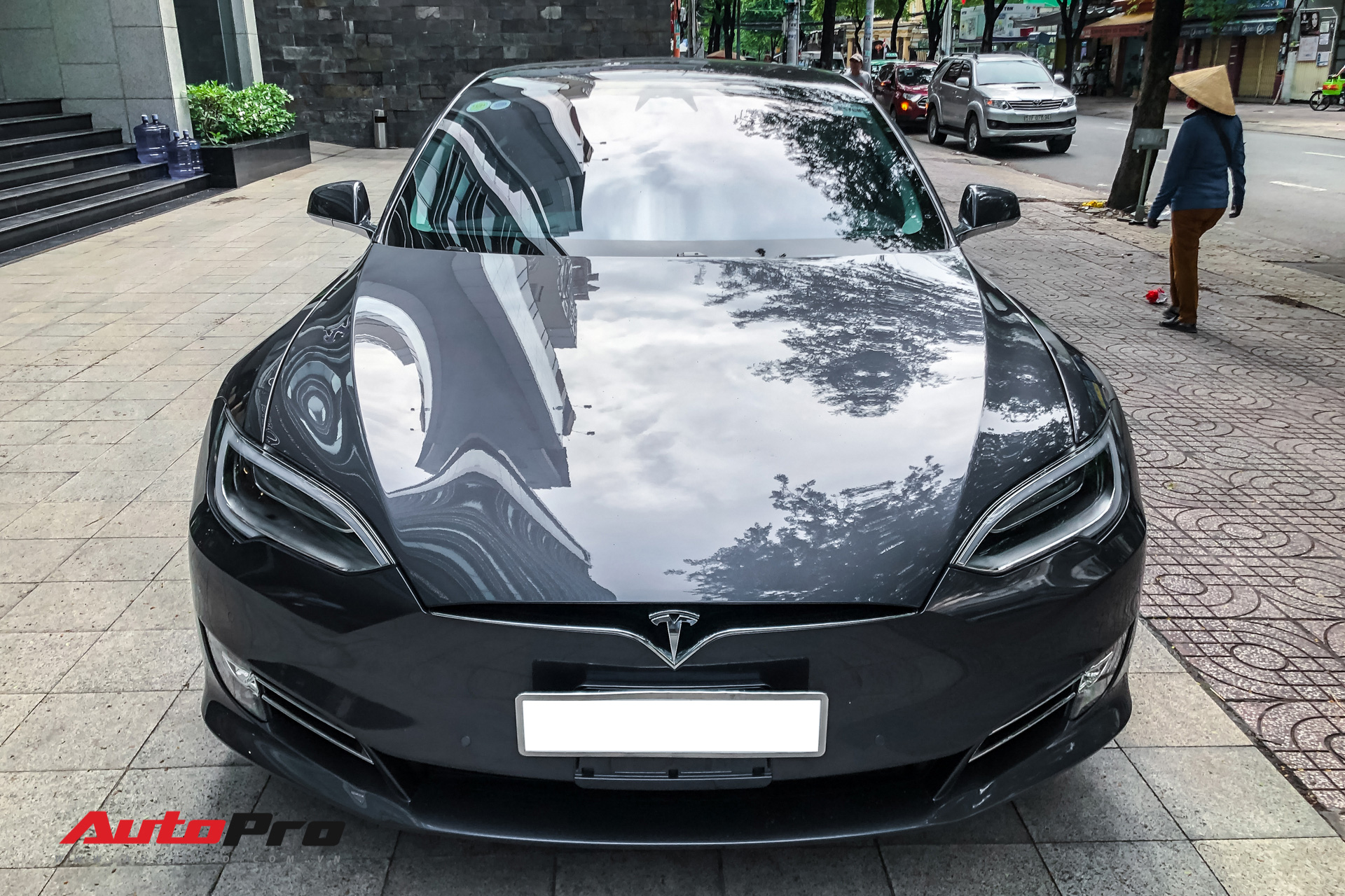 Tesla Model S 100D độc nhất Việt Nam lần đầu lăn bánh sau 6 tháng về nước