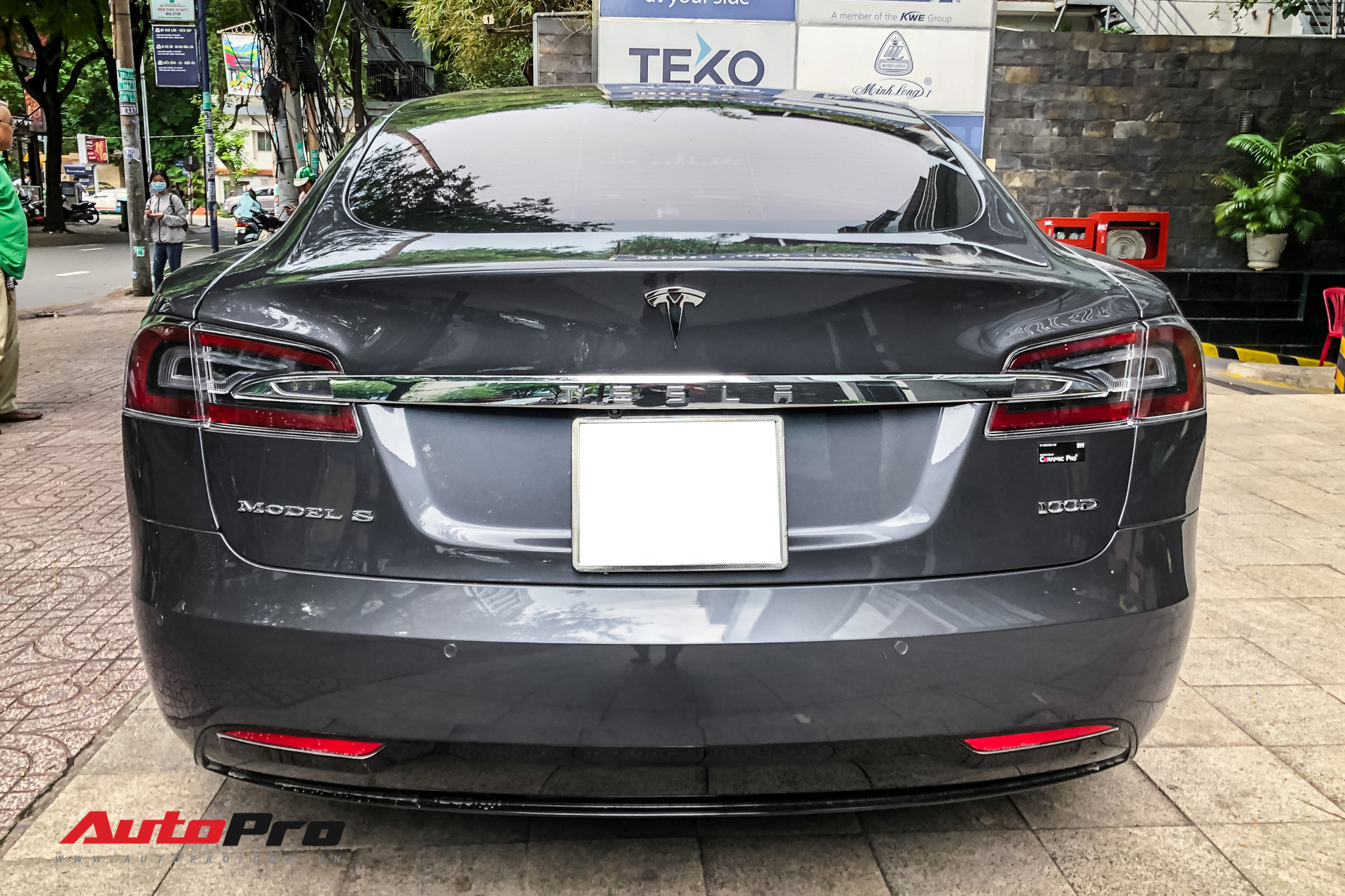 Tesla Model S 100D độc nhất Việt Nam lần đầu lăn bánh sau 6 tháng về nước