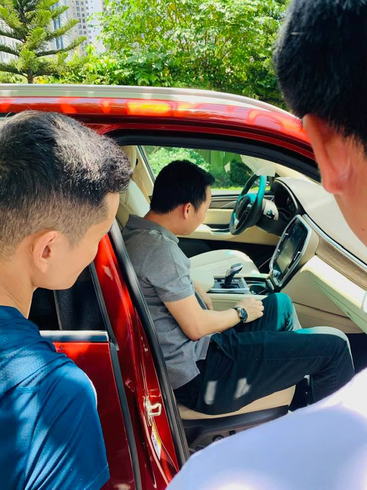 Chủ tịch Đoàn Hiếu Minh muốn cá nhân hoá VinFast Lux SA2.0 theo kiểu Rolls-Royce - Ảnh 3. Chủ tịch Đoàn Hiếu Minh muốn cá nhân hoá VinFast Lux SA2.0 theo kiểu Rolls-Royce - Ảnh 3.
