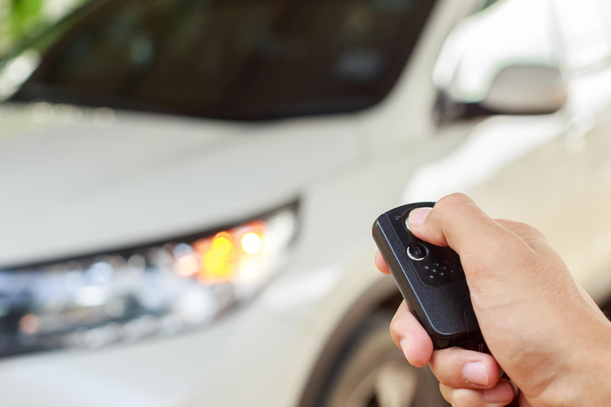 Thử phá khoá loạt xe Mercedes, BMW, Audi: Chưa tới 1 phút đã trộm được xe - Ảnh 1. Thử phá khoá loạt xe Mercedes, BMW, Audi: Chưa tới 1 phút đã trộm được xe - Ảnh 1.