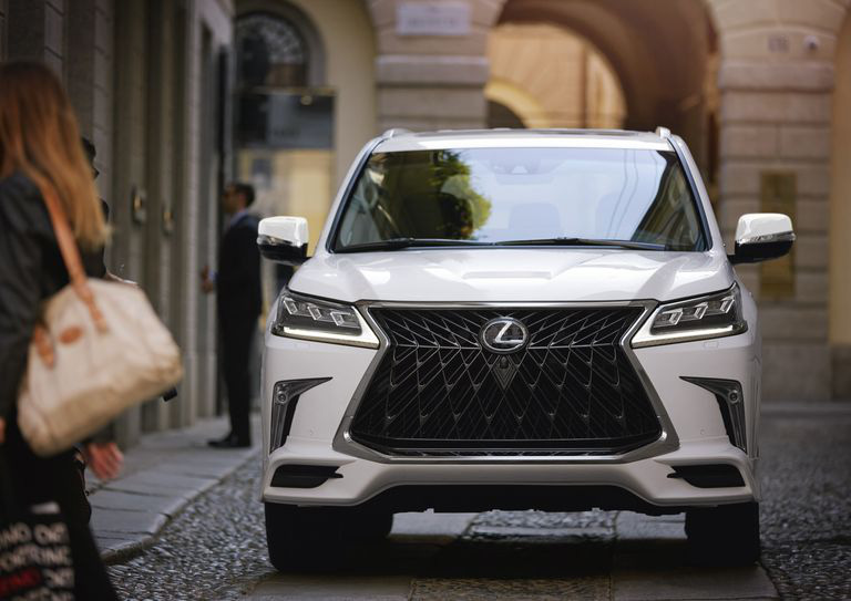 Lexus nâng cấp nhẹ LX570 bằng gói trang bị mới - Ảnh 1. Lexus nâng cấp nhẹ LX570 bằng gói trang bị mới - Ảnh 1.