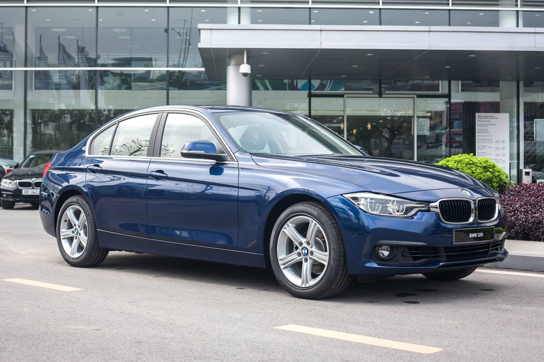 BMW giảm giá hàng loạt xe cho khách Việt chơi Tết: Cao nhất 300 triệu đồng, 3-Series mới ra mắt cũng không phải ngoại lệ - Ảnh 2.