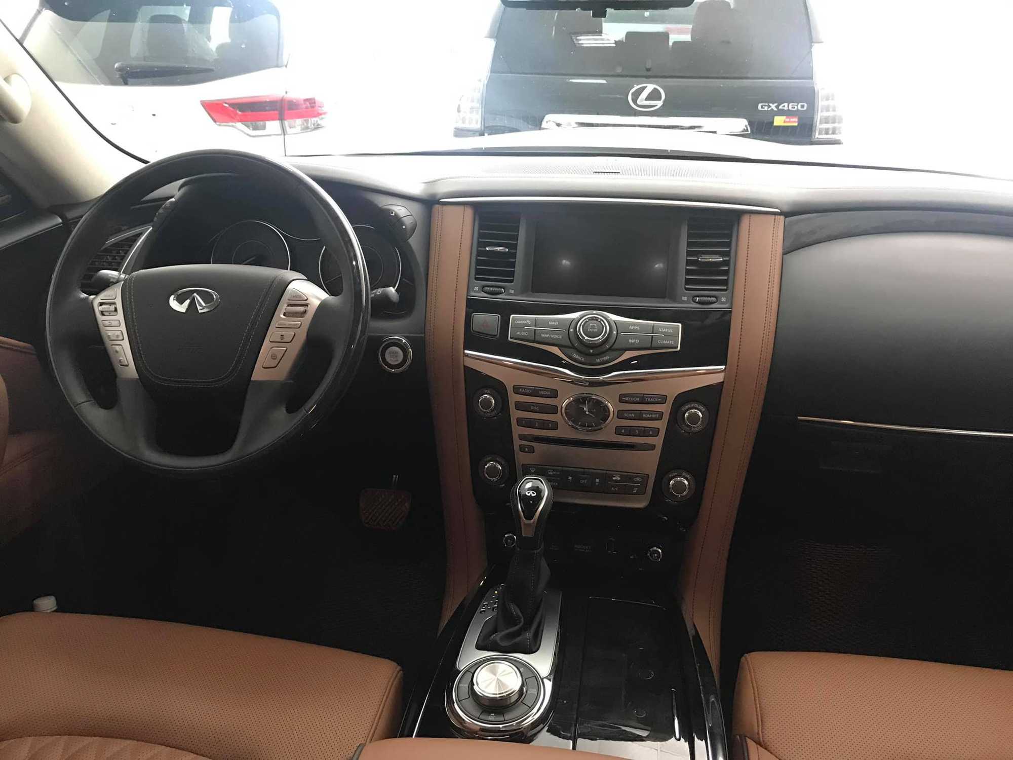 Khủng long đường phố Infiniti QX80 2019 nhập khẩu tư nhân bất ngờ về Việt Nam - Ảnh 6. Khủng long đường phố Infiniti QX80 2019 nhập khẩu tư nhân bất ngờ về Việt Nam - Ảnh 6.